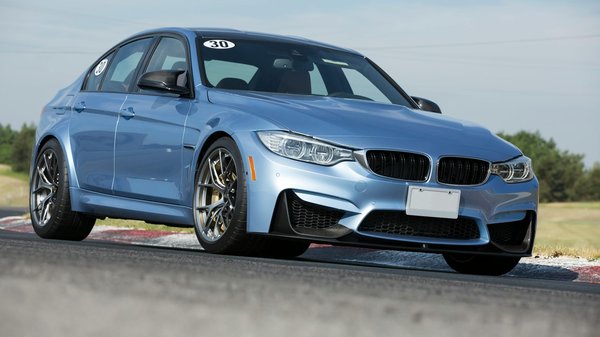 Sécurité des Voitures Familiales: Quels Modèles Réussissent le Mieux aux Tests de Collision ?